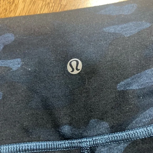 Beautiful lululemon leggings size 8 - Picture 1 of 3